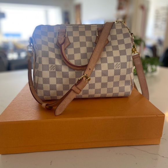 Louis Vuitton SPEEDY BANDOULIÈRE 30 | LIKE NEW | 2 YEARS OWNED - Picture 6 of 13